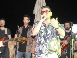 Annesini kaybeden Metin Arolat: "Hayata tutunmaya çalışıyorum"