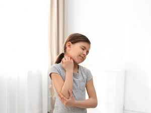 "Skolyoz çocuğunuzun dengesini bozmasın"