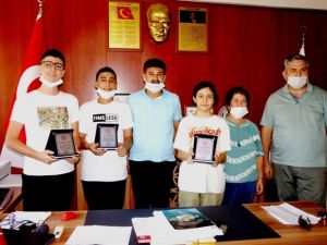 Sarıgöl’de LGS‘de başarılı öğrencilere plaket