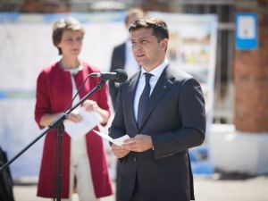 Ukrayna ve İsviçre Devlet Başkanları Ukrayna’daki çatışma bölgesini ziyaret etti