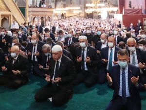 Bakan Çavuşoğlu’ndan Ayasofya paylaşımı