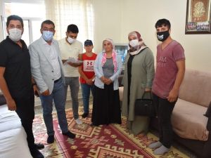 Başkan Gezer, parti üyelikleri için ev ev gezmeye devam ediyor