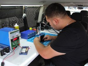 Pandemi sebebiyle dükkanını arabaya sığdırdı