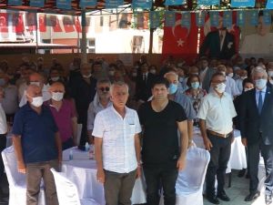 İYİ Parti İl Kongresinde "sosyal mesafe" hiçe sayıldı