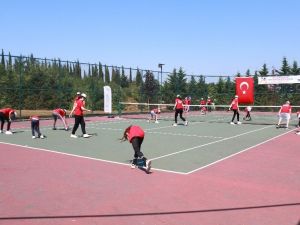 Sultangazili çocuklar yeni normal hayatta hem eğitim görüyor hem eğleniyor