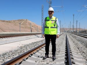 Bakan Karaismailoğlu: “Hedefimiz 2023 yılına 3 bin 500 kilometre demir yolu hattı ile girmek”