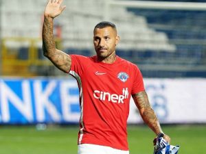 Kasımpaşa’da Quaresma ile yollar ayrıldı