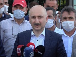 Ulaştırma Bakanı Karaismailoğlu ’43 ilin’ geçiş noktasında trafik denetlemesine katıldı