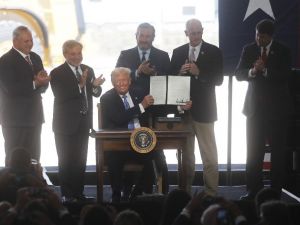 Trump: "ABD enerjisine karşı savaşı bitiriyoruz"