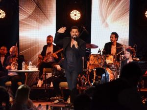 Bayram coşkusunu ünlü sanatçılarla kutladılar