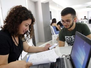 Konak’ta üniversite adaylarına ücretsiz hizmet