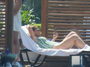 Ziynet Sali’den deniz keyfi