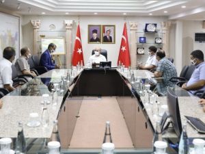 Vali Demirtaş muhtarlarla bir araya geldi