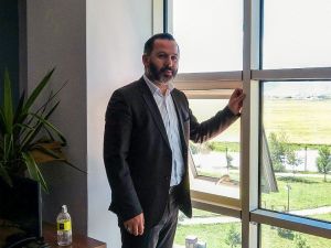 Yapımı tamamlanan AK Parti il binası hizmete girdi