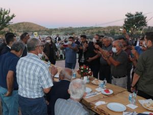 İYİ Parti Genel Başkanı Akşener’in programında maske ve sosyal mesafe kuralı hiçe sayıldı