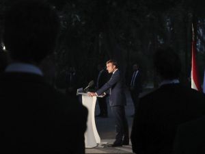 Fransa Cumhurbaşkanı Macron: "4 Ağustos umutsuzluğa çarpan bir yıldırım gibiydi"