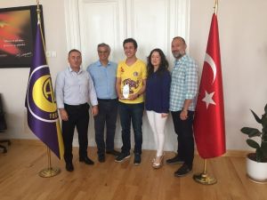 İzmir Atatürk Lisesi’nin yeni yıldızı Derin Kızılkaya