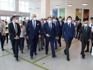 Kazakistan Başbakan Yardımcısı, şehir hastanesi modelini Manisa’da inceledi