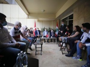Cumhurbaşkanı Yardımcısı Oktay ve Dışişleri Bakanı Çavuşoğlu, Lübnan’daki patlamada yaralanan Türk aileyi ziyaret etti