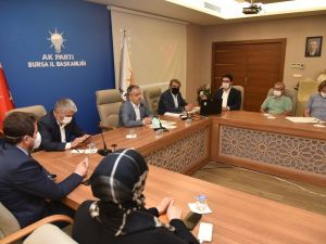 Bursa’da Ak üyelik kampanyasına gençlerin ilgisi yüksek