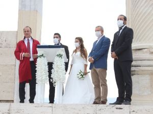 13 asır sonra antik kentte ilk nikah kıyıldı