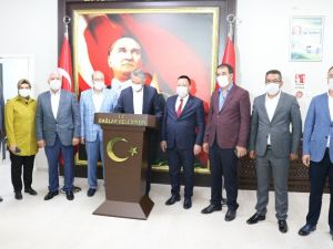 AK Parti Yerel yönetimler Başkan Yardımcısı Yanılmaz, AK Partili yerel yöneticilerle bir araya geldi