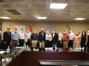 23 yıl sonra görevini oğluna devretti