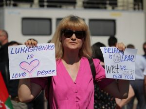Lukaşenko, protestoların ardından gövde gösterisi yaptı
