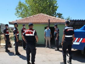 Kaymakam Karadağ, karantinaya alınan köyde incelemelerde bulundu