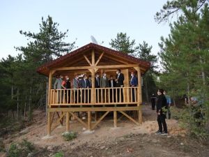 Bungalov evlerini inceledi