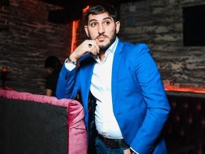 Azeri sanatçının Qemli Qemli şarkısı 8 milyon izlendi