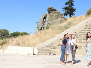 Ağlayan Kaya doğal anıtı çöp yığınına döndü