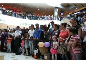 Gökhan Özen, İzmirli Hayranlarıyla Buluştu