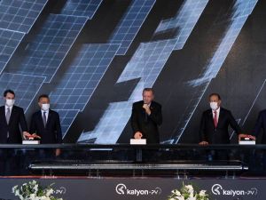 Türkiye’nin ilk entegre güneş paneli üretim fabrikası açıldı