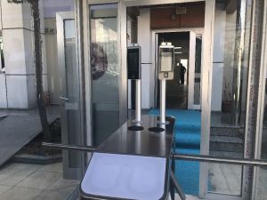 Termal kameralı ısı ölçer ile öğrencilere yakın takip