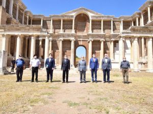 Vali Karadeniz’den Sardes antik kentinde inceleme