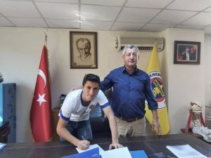 Menemenspor, Emre Batuhan Adıgüzel’i kadrosuna kattı