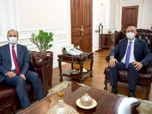 Doğru’dan Bakan Gül’e makamında ziyaret