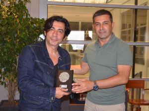 Ünlü televizyoncu Okan Bayülgen, Başkan Günel’i ziyaret etti