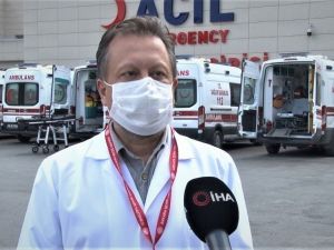 Prof. Dr. Oğuztürk uyardı: "Deride döküntü Covid-19 belirtisi olabilir"