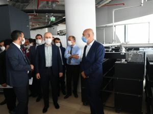 Bakan Karaismailoğlu, Küçük Çamlıca TV Radyo Kulesi’ndekı çalışmaları inceledi