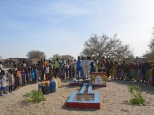 Çadlı çocukların su sevinci