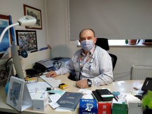 Bilim Kurulu Üyesi Ateş Kara uyardı: “2 yaşına kadar olan çocuklar asla ve asla maske takmamalı”