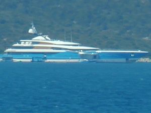 Rus milyarderin mavi sarayı Bodrum’a demir attı