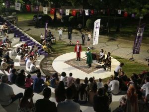 Pınarbaşı tiyatro gösterilerine ev sahipliği yapıyor