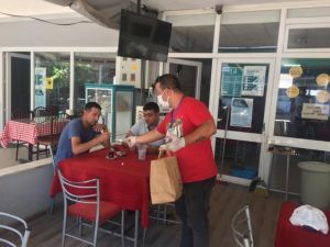 Kuşadası Belediyesi’nin maske seferberliği uzak mahallelerde sürüyor