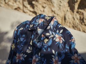 Yaz havasına uygun şık ürünler raflardaki yerini koruyor