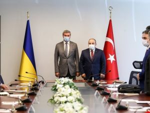 Bakan Varank: "Tüm dünyanın gıptayla izlediği SİHA’larımızı Ukrayna’ya tedarik ediyoruz"