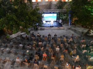 Ay Işığı Sohbetlerinin final konuğu yazar İnci Aral oldu