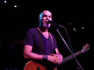 Yüksek Sadakat grubu arabalı konserde sevenlerini coşturdu